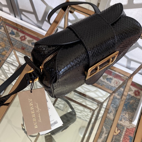 Authentic Burberry buckle snakeskin crossbody - Picture 4 of 16